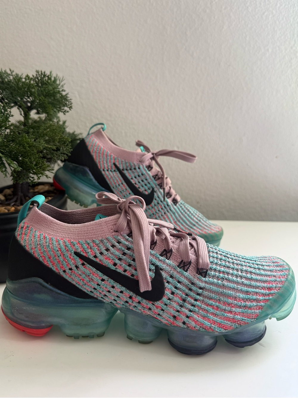 Nike Vapormax flyknit 3 Women size 7 Pink and Teal Flyknit Vapor-Style Sneakers